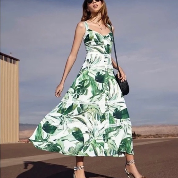 Gianni Bini Dresses & Skirts - Gianni Bini Green Palm Print Sleeveless A - Line button up Sweetheart Midi dress